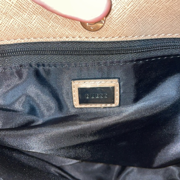 Guess purse - Picture 7 of 10